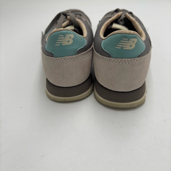 New Balance Women’s 7.5 X J. Crew Grey Suede 620 Lace Up Sneakers - Picture 3 of 9
